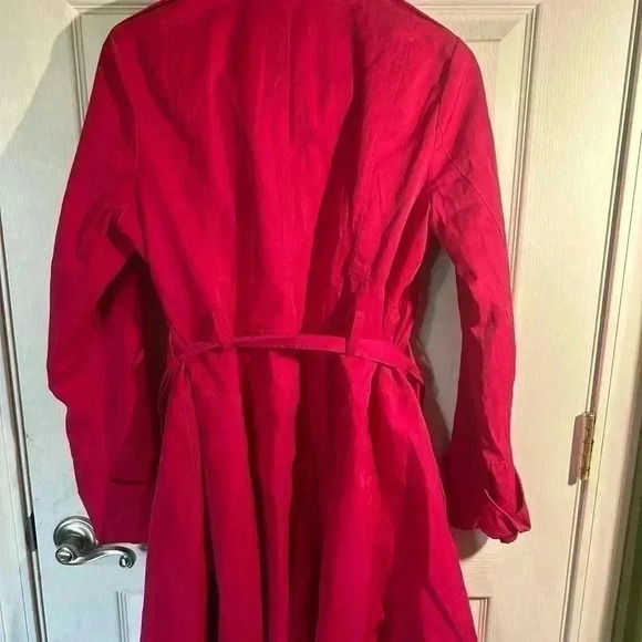 Guess trench coat. bright pink. Button up and tie waist. Size Medium. GUC! - Picture 8 of 15